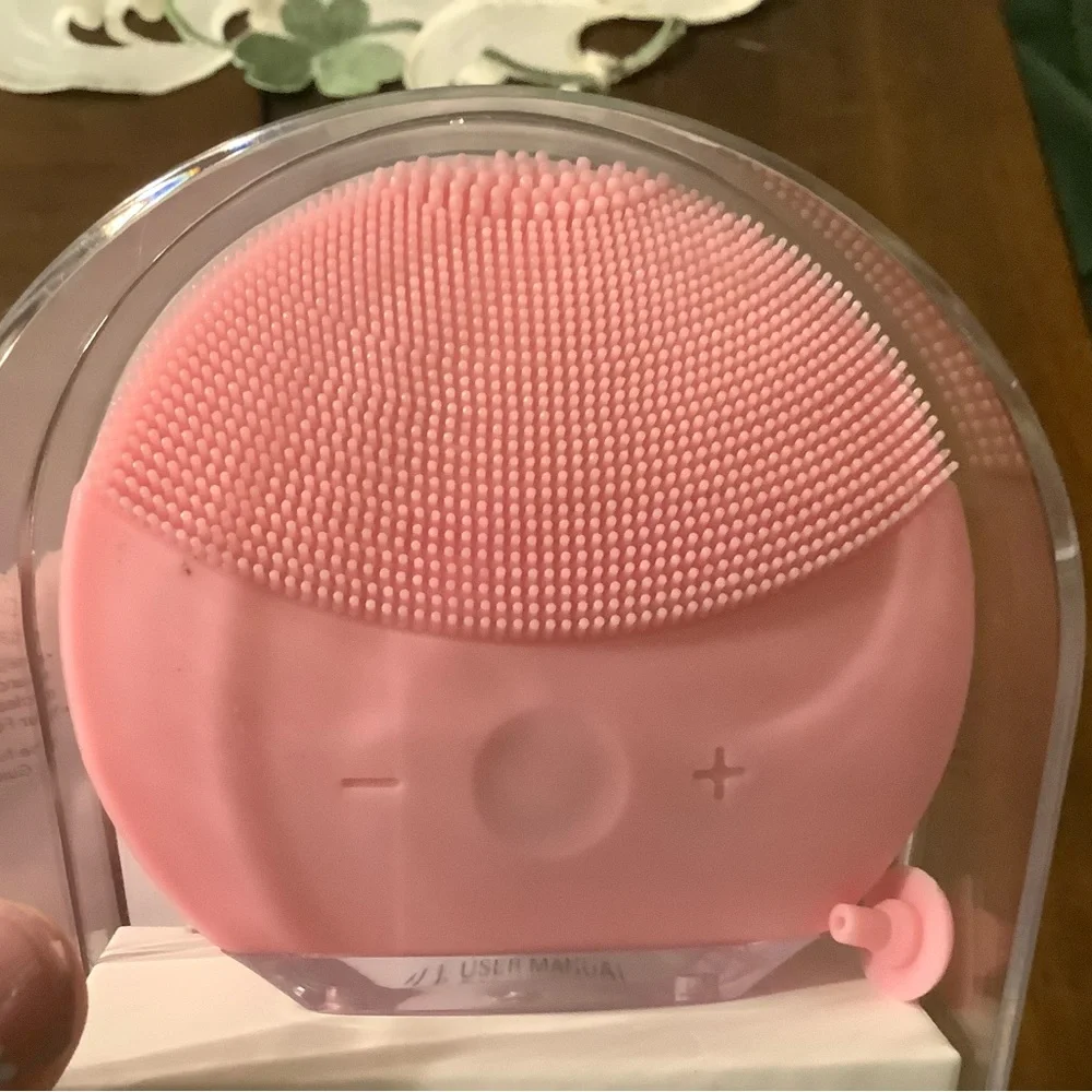 Forever Facial Cleansing Device NWT